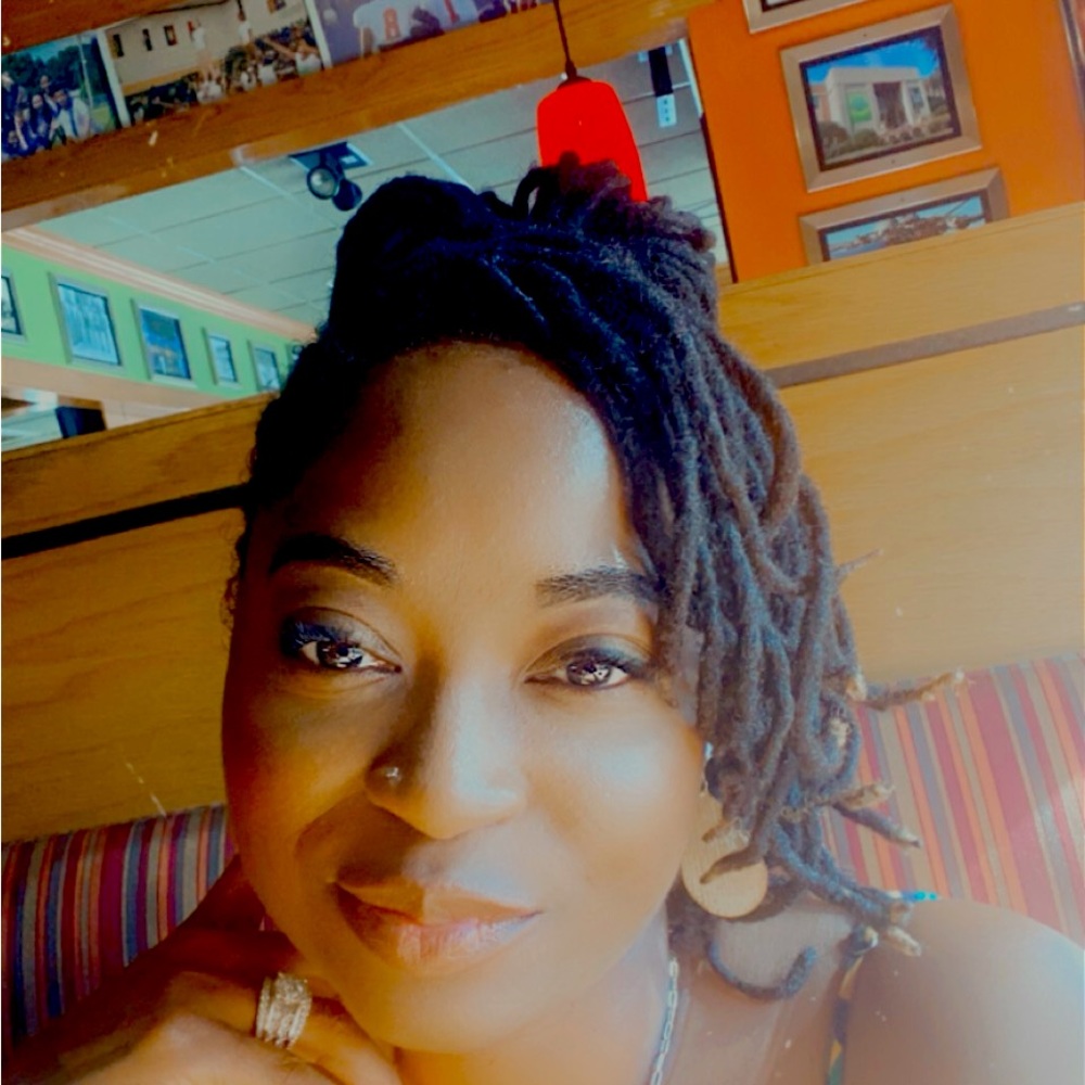 Meet your Posher, Damita